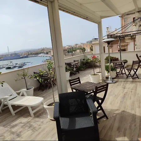 לינה וארוחת בוקר Marina Di Ortigia *