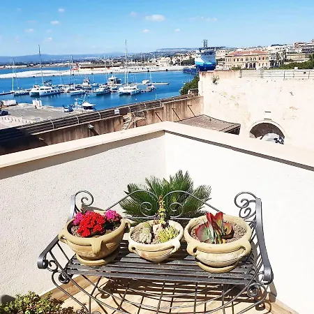 Marina Di Ortigia לינה וארוחת בוקר סירקוזה